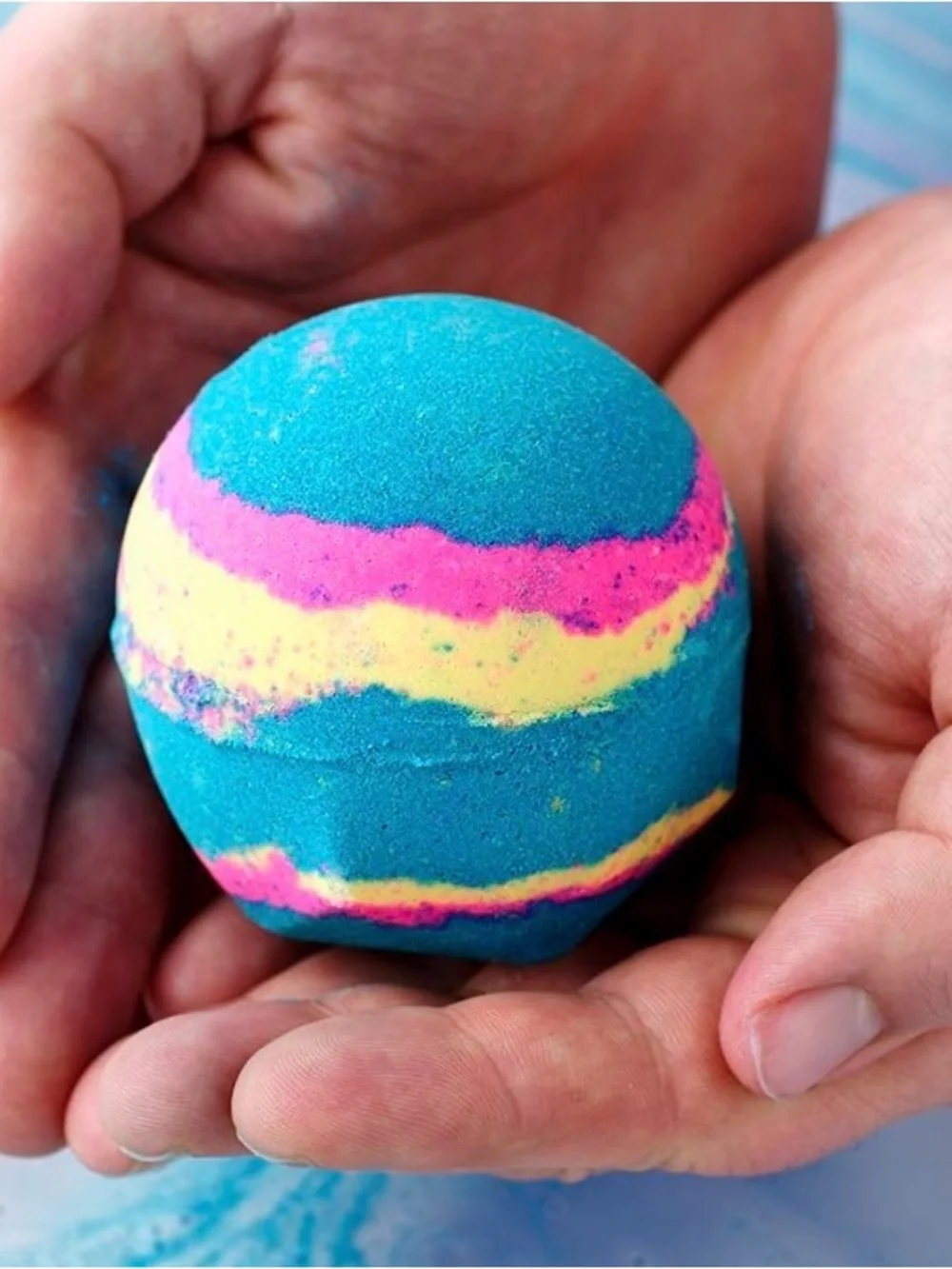 LUSH INTERGALACTIC BATH GIFT SET SHOWER GEL & BATH BOMB BRAND NEW